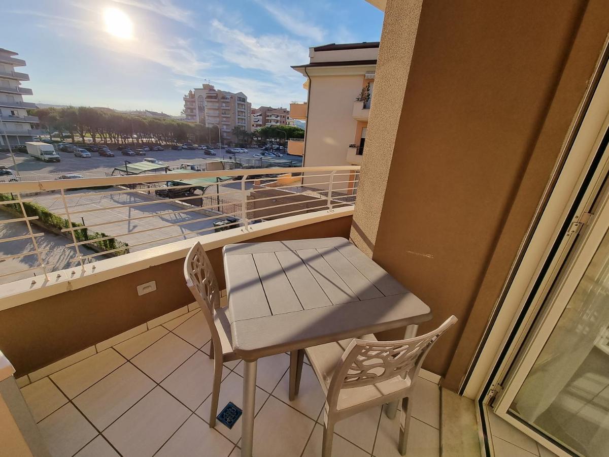 شقة Casamare Alba Adriatica Frontemare المظهر الخارجي الصورة
