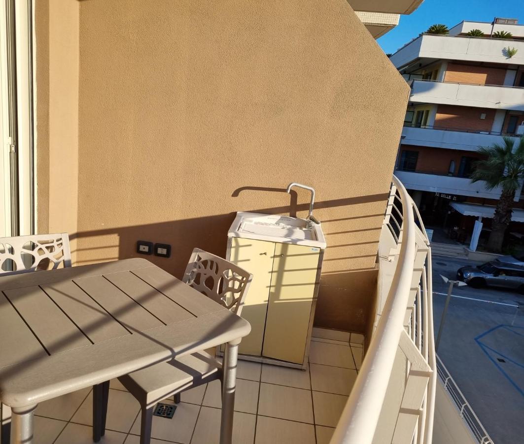 شقة Casamare Alba Adriatica Frontemare المظهر الخارجي الصورة